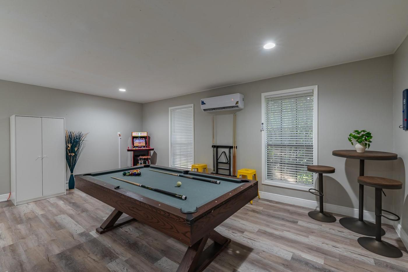 Fun 'N Sun Heated Pool & Gameroom By Fiesta Texas San Antonio Exterior photo